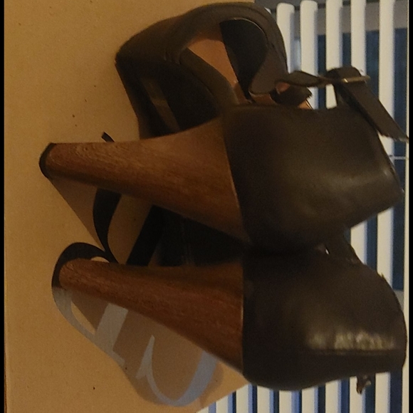 Heels - Picture 5 of 5